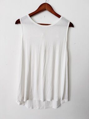 Bibi Women's White Sleeveless Tank Top medium